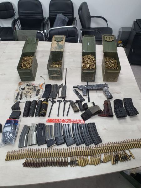 القبض على مشتبهين من سكان بلدة تل السبع بشبهة حيازة سلاح 